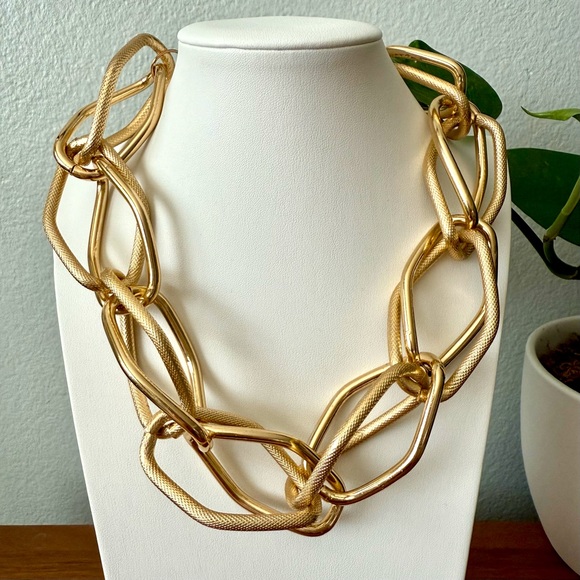 SOHI Gold Metallic Chainlink Necklace Chunky Large Chain link Gold tone macys - Picture 2 of 10
